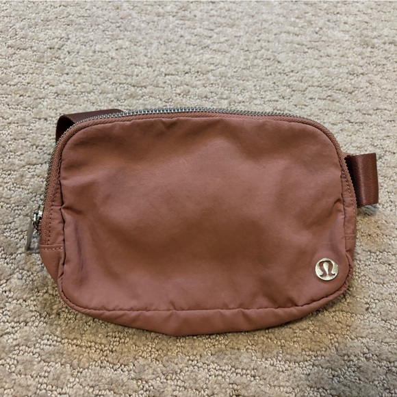 Lululemon Everywhere Belt Bag Spiced Chai - Picture 4 of 4